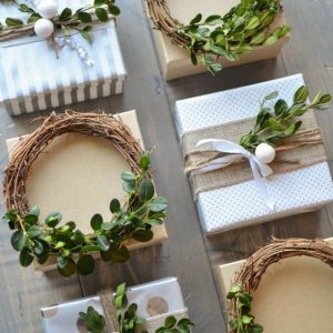 Christmas gift wrapping workshop